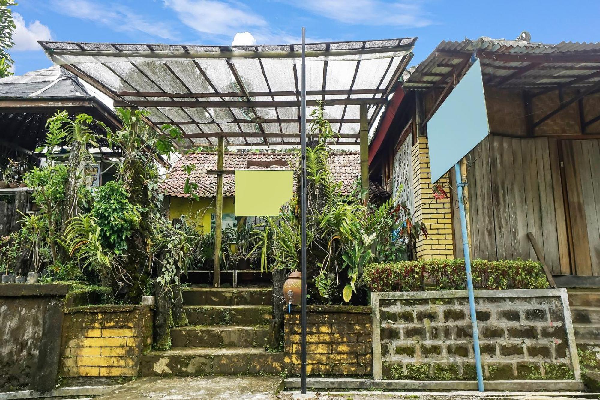 Oyo Homes 90984 Kampung Wisata Ekologi Puspa Jagadneargunung Kelud Blitar Exterior foto